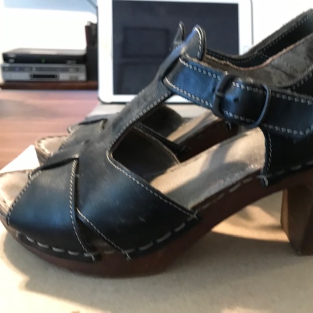 Spring Step Black Sandals Leather Upper Adjustable Buckle Strap 38 fits like 37